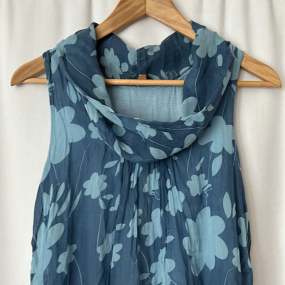 Carla Conti Blue Floral 💯% Silk Sleeveless Blouse Shirt Top **Size M**🦋🦋 - Picture 3 of 5